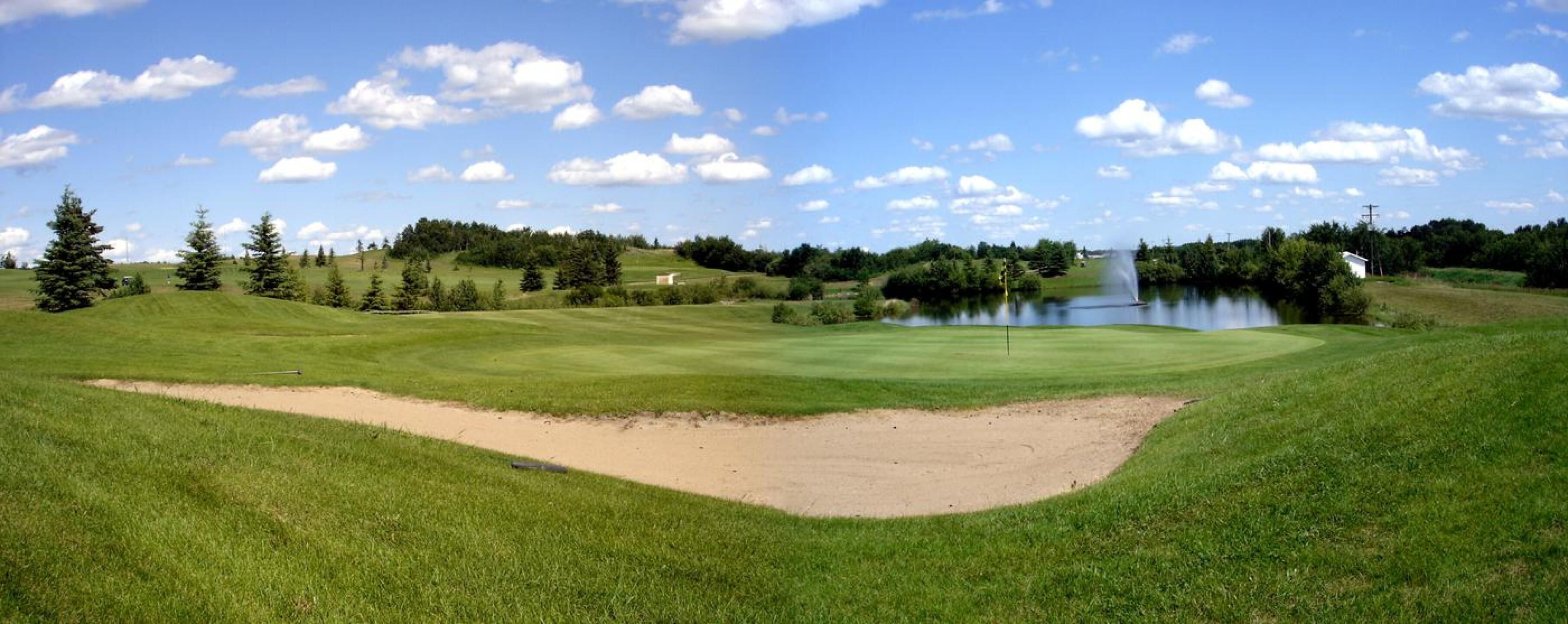 Two Hills Lions G&CC, Hole 3, Par 3, 201 yds (Photo submitted by DYakimec on 03/17/2016)