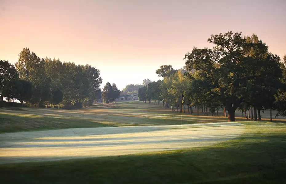 Uxbridge: tight fairway