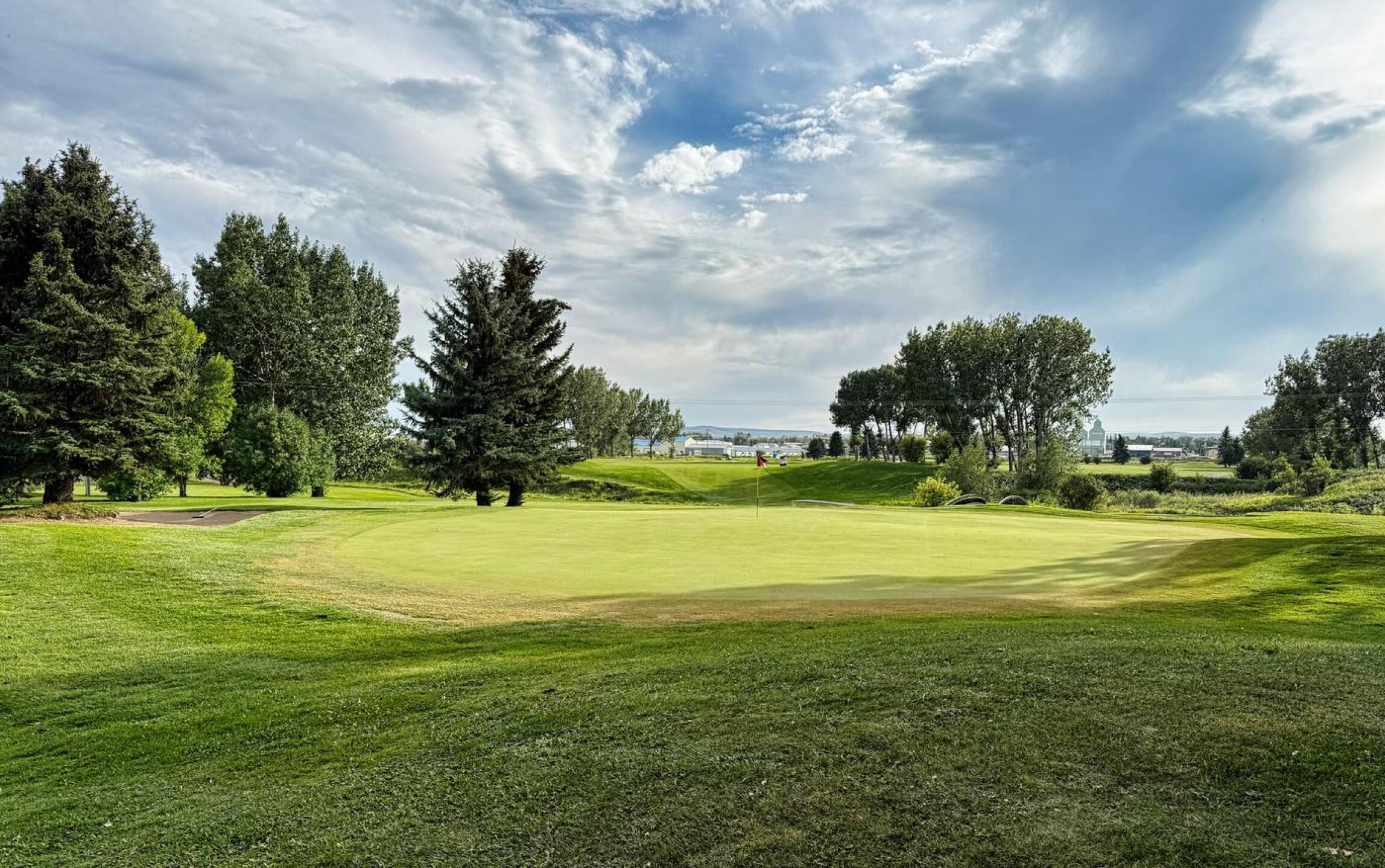Nanton Golf Club, Hole 18, Par 4, 372 yds (Photo submitted by DYakimec on 12/14/2025)