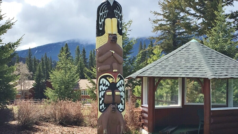 Jasper Park Lodge Golf Course - totem pole 