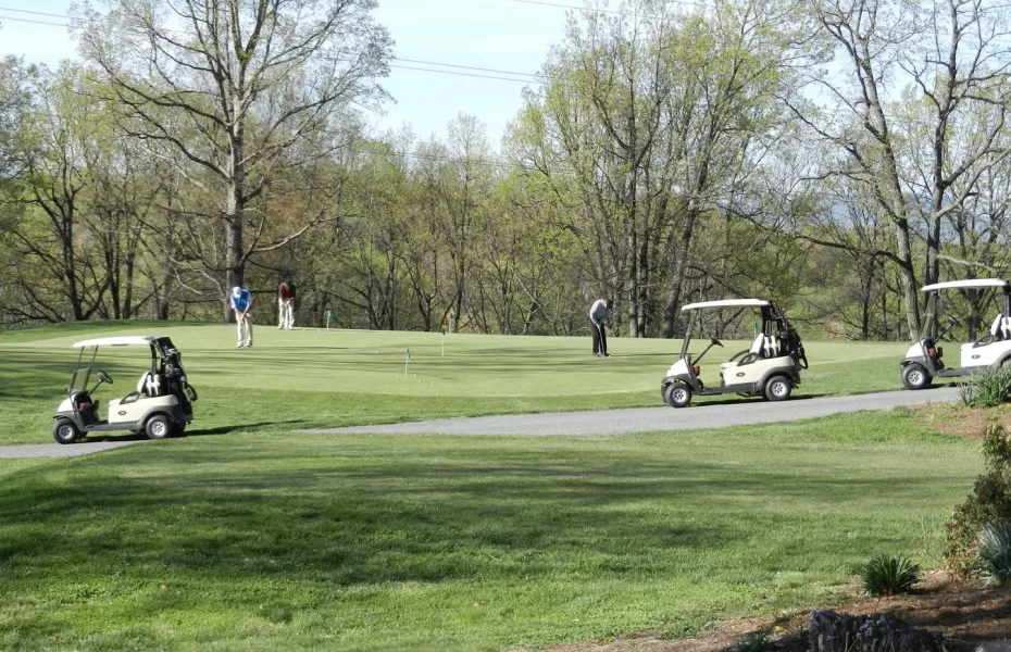 Hunting Hills CC: Practice area