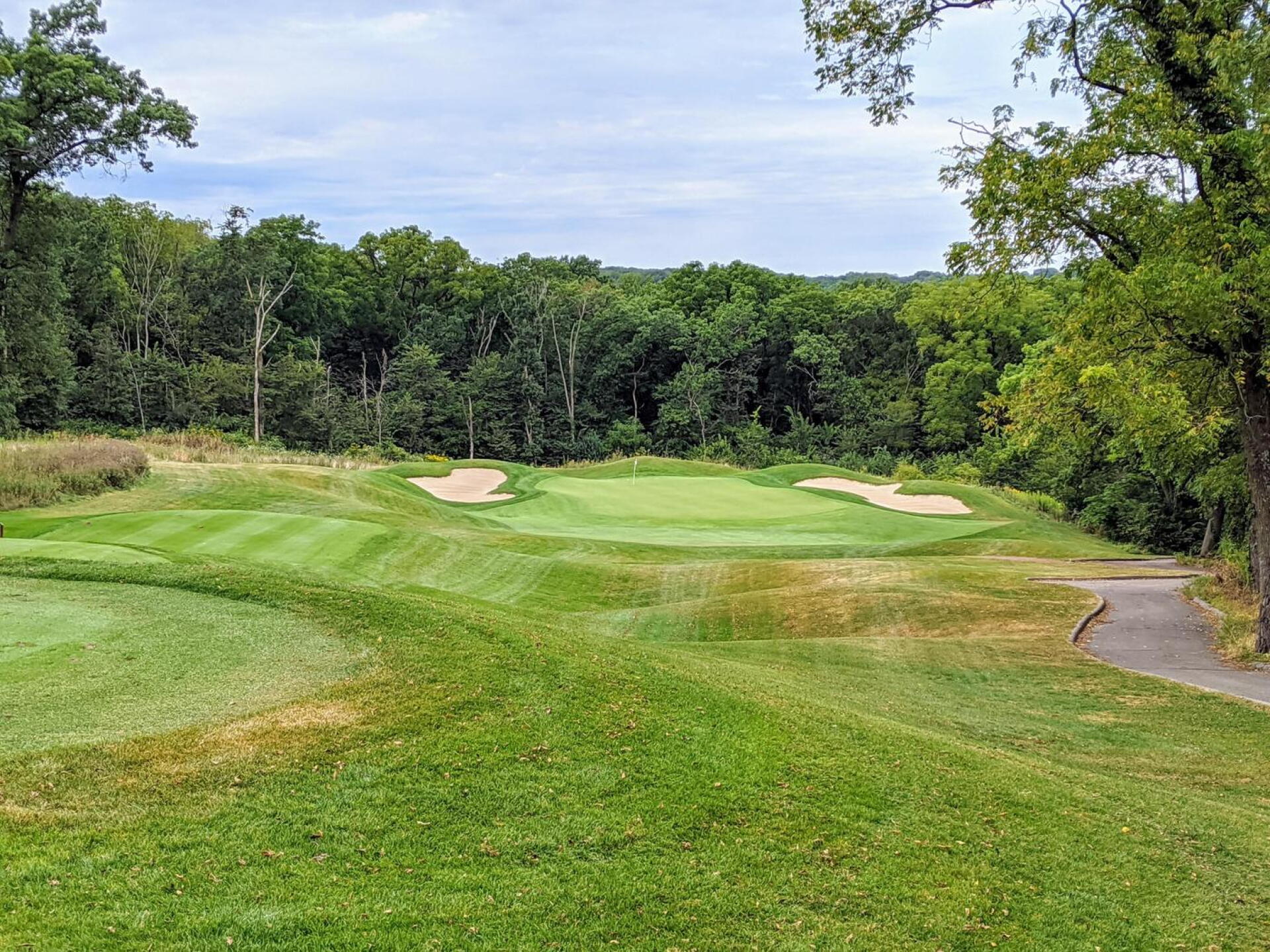 Hole 12 - downhill par 3 to a tough green (Photo submitted by GolferJake78 on 09/02/2020)
