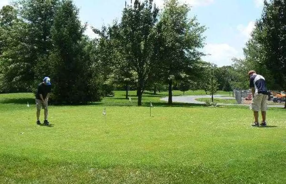 Par-3 Golf At Sandy Bottom Park: Practice area