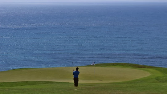 Kauri Cliffs golf course - hole 16
