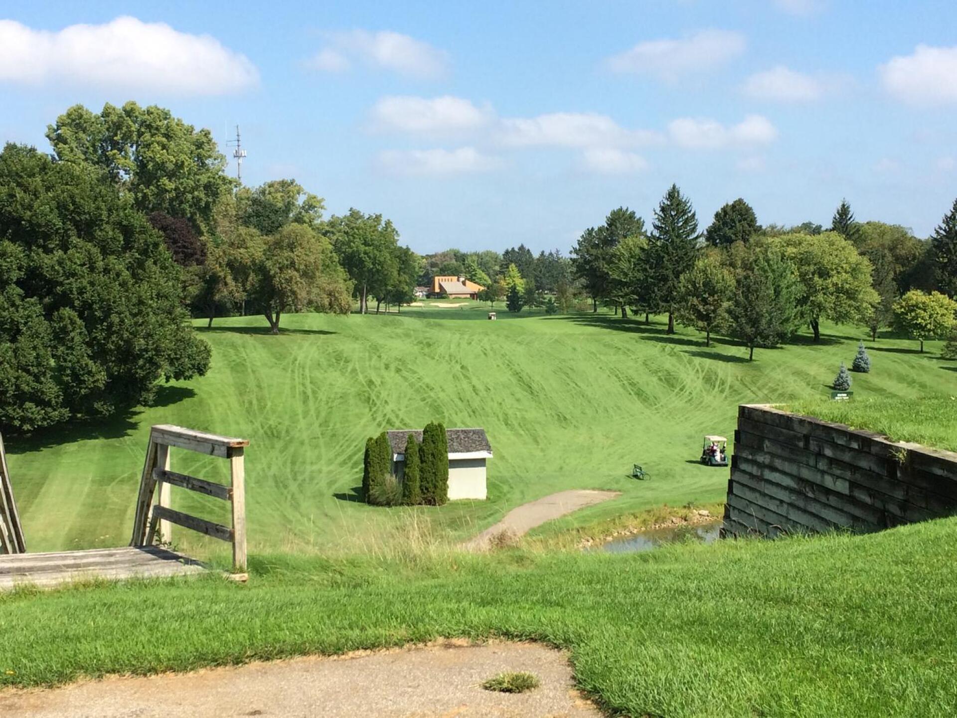 Near 1st tee box (Photo submitted by HOTSPOTTS on 09/17/2018)