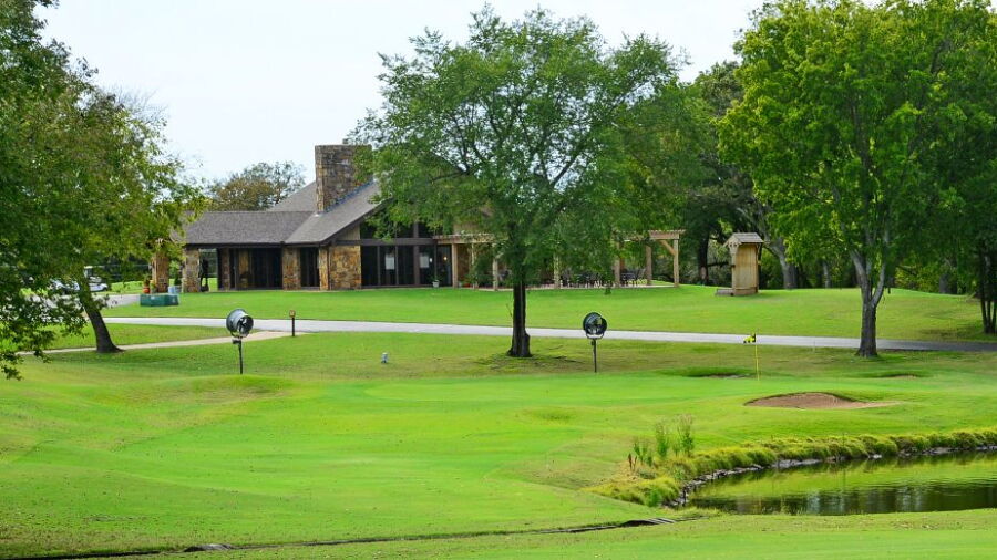 Coves GC: Clubhouse