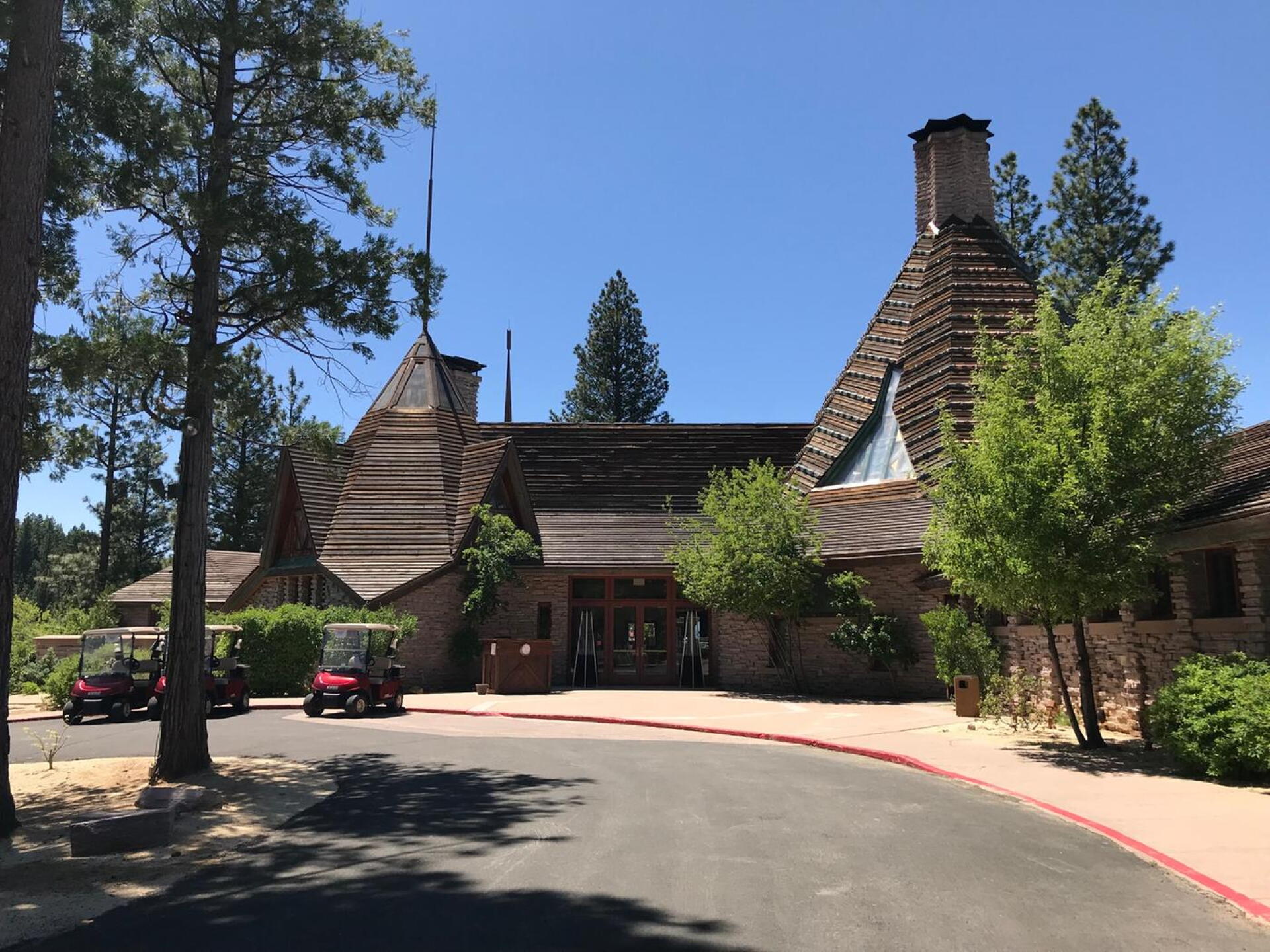 Clubhouse by Frank Lloyd Wright. (Photo submitted by JasonDeeganGA on 06/11/2018)