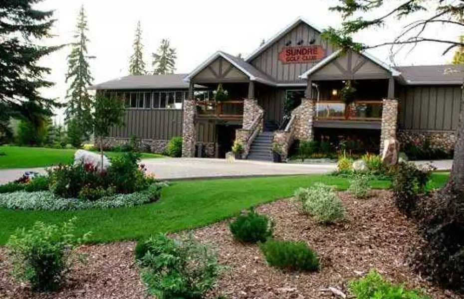 Sundre GC: Clubhouse