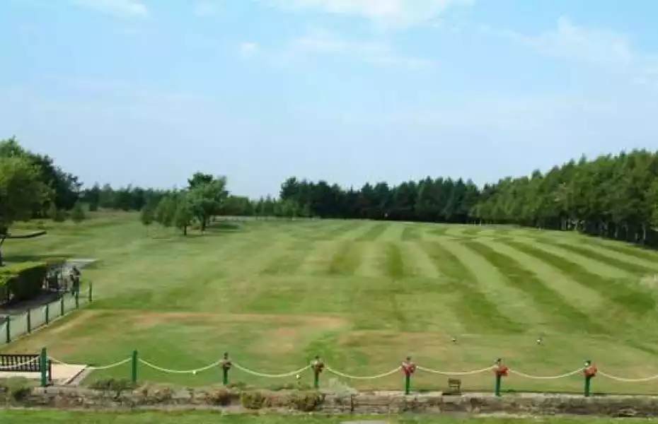 The par 3 10th hole at New MIlls