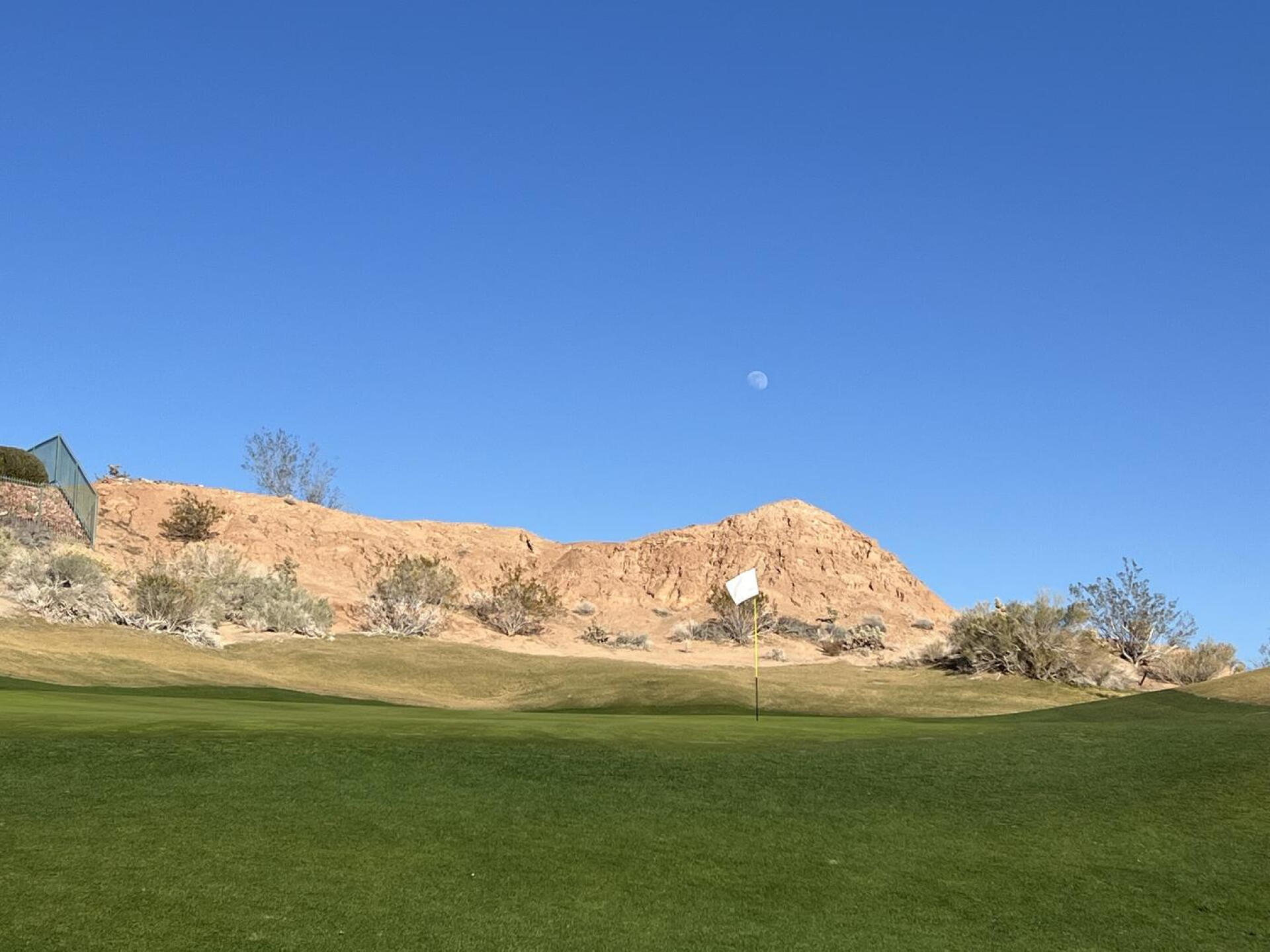 Moon over Birdie (Photo submitted by boJ5tR569qCrdRj6F8Vq on 01/30/2026)