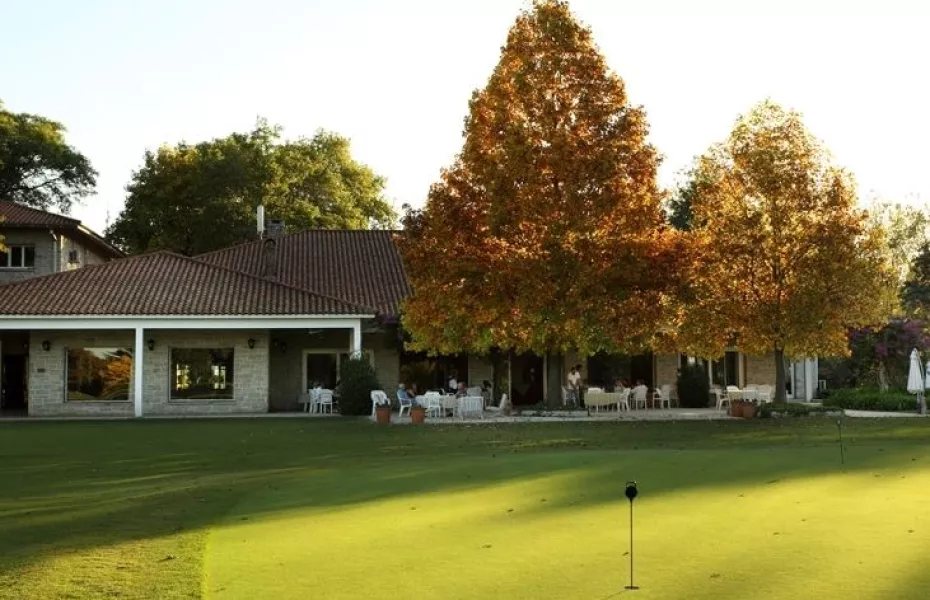 Olivos GC: Practice area & clubhouse