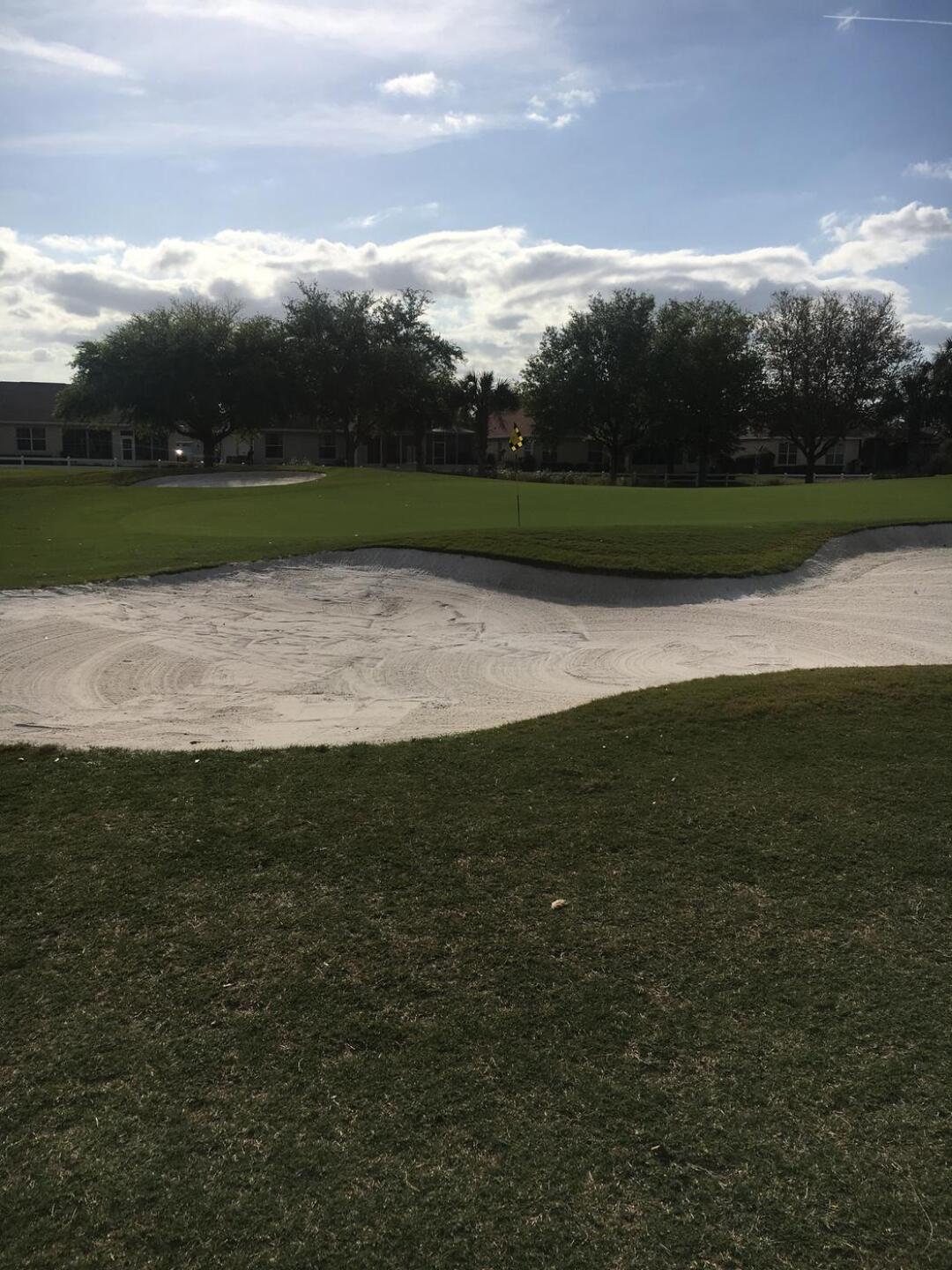 Green Side bunker (Photo submitted by daflores on 04/02/2018)