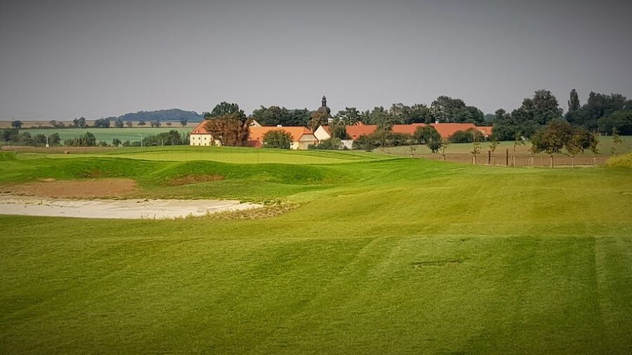 Twin Chapels Golf Resort