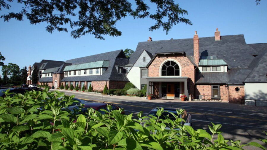 Forest Lake CC: Clubhouse