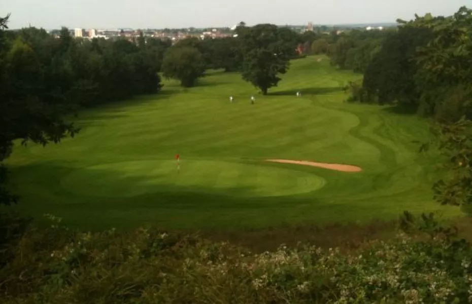 1st green at Newbold Comyn
