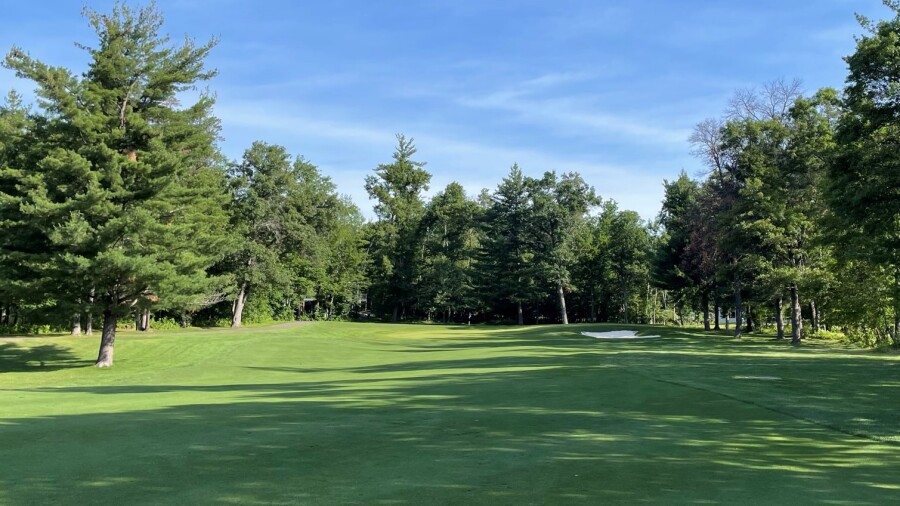 The Pines at Grand View Lodge - hole 1 on the Lakes nine 