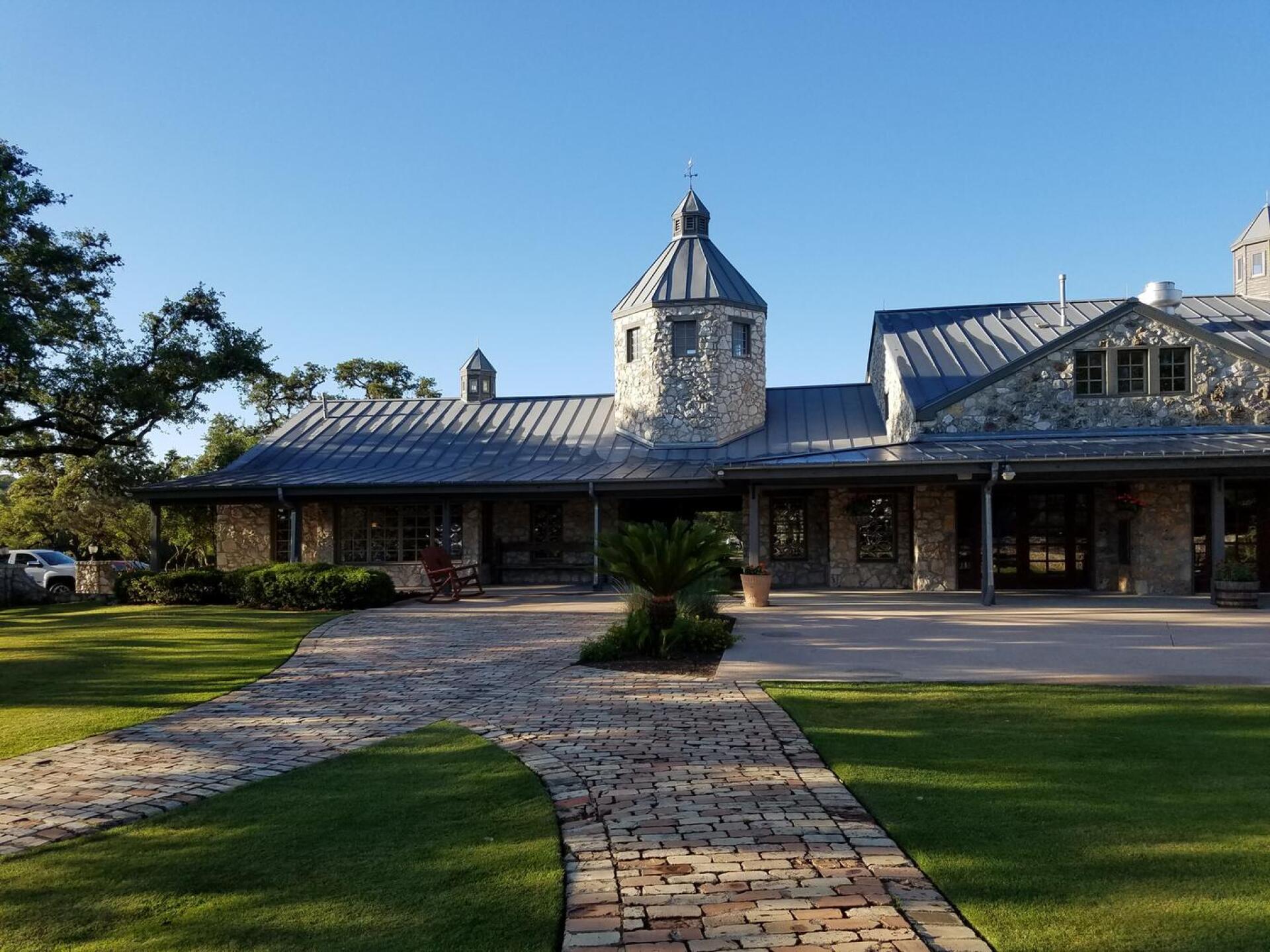 Clubhouse (Photo submitted by Jeffrey6275494 on 05/12/2017)