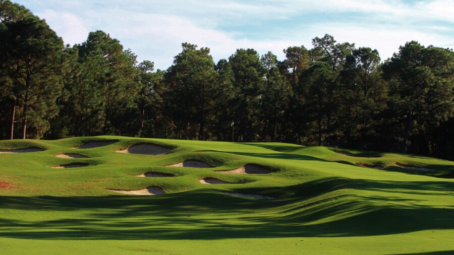 Pinehurst No. 4 golf course - pot bunkers