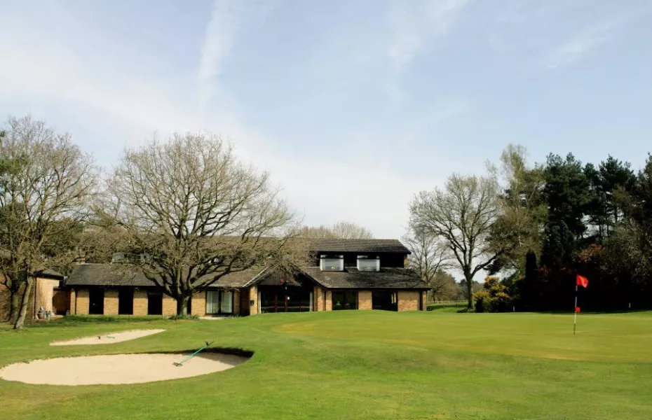 Thetford GC: #18 & clubhouse