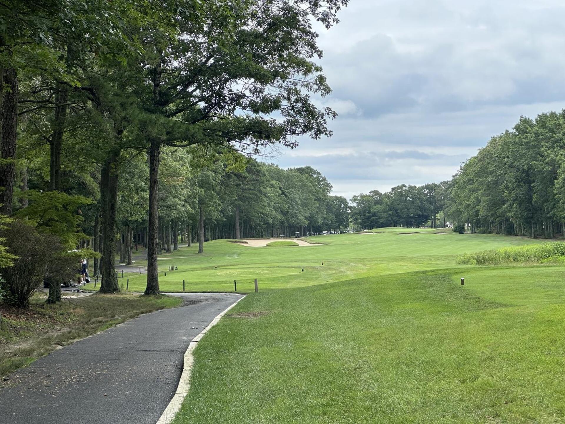 4 groups on a hole (Photo submitted by sschachner on 07/11/2025)