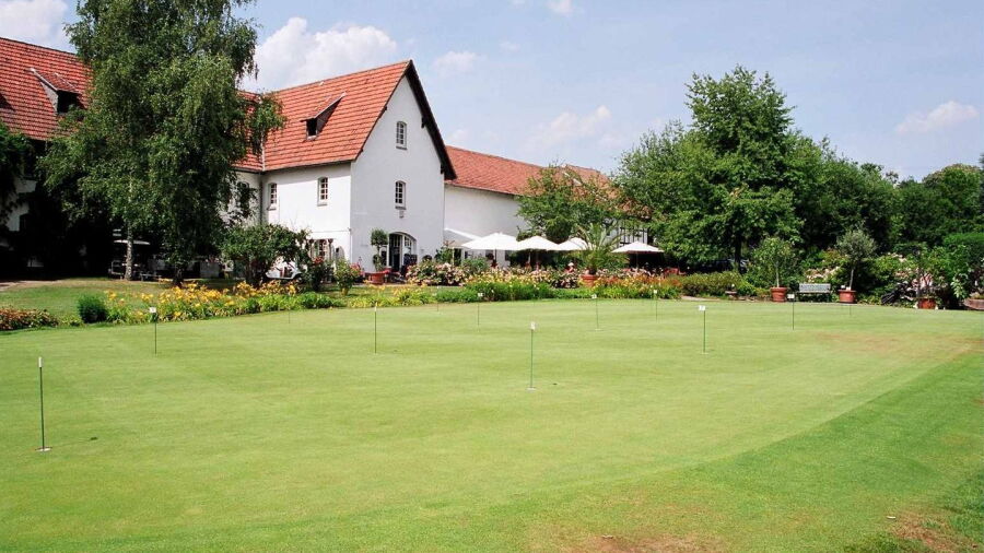 Oberhessischer GC Marburg: putting green & clubhouse