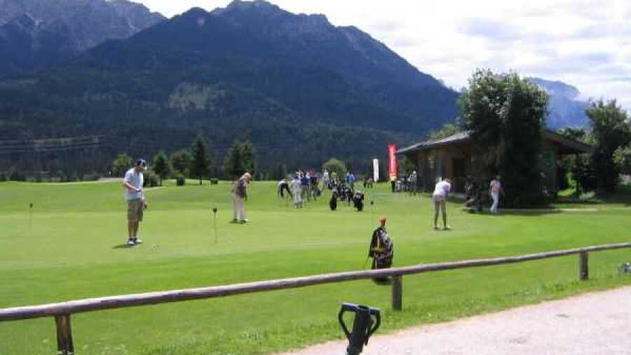 Karwendel G & CC: putting green