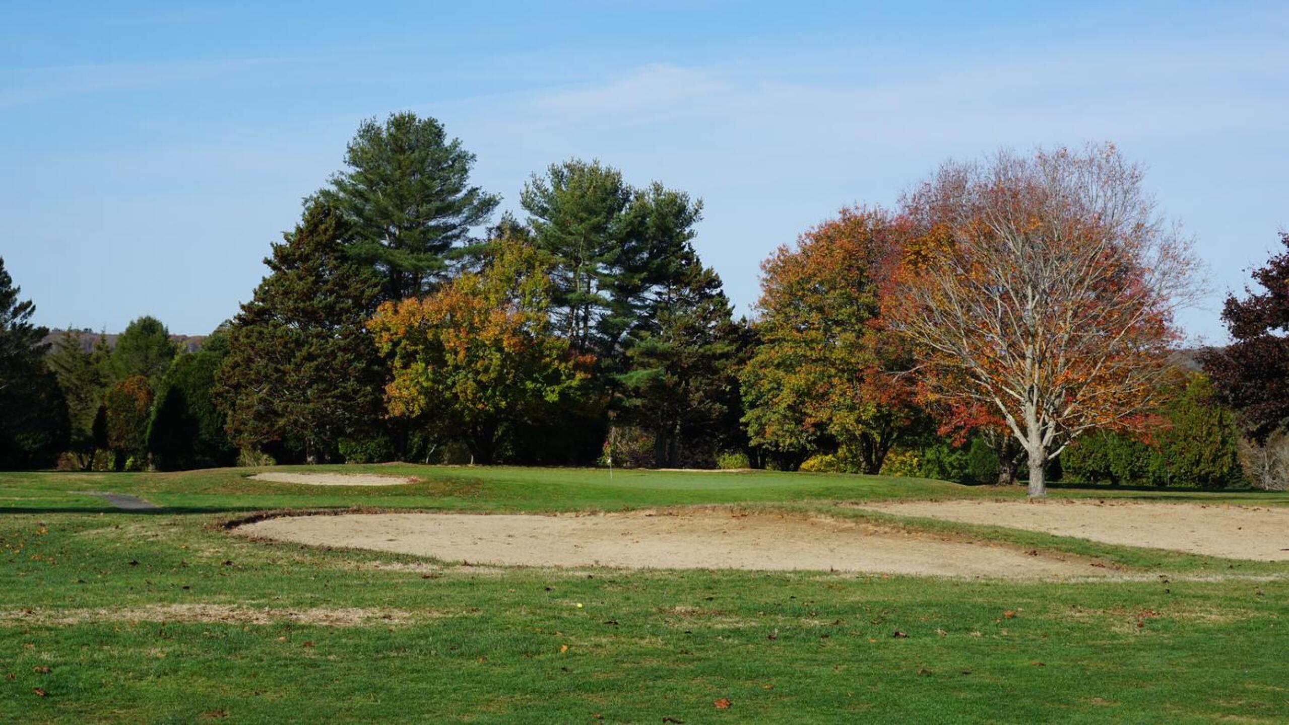 The second on the Red South nine plays downhill, and is a drive-and-pitch hole. (Photo submitted by AptlyLinked on 10/18/2020)