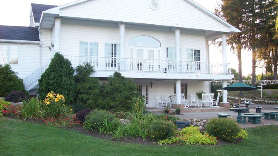 Edgewater GC: Clubhouse