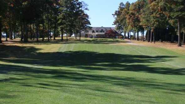 Saluda Valley CC: #10 & clubhouse