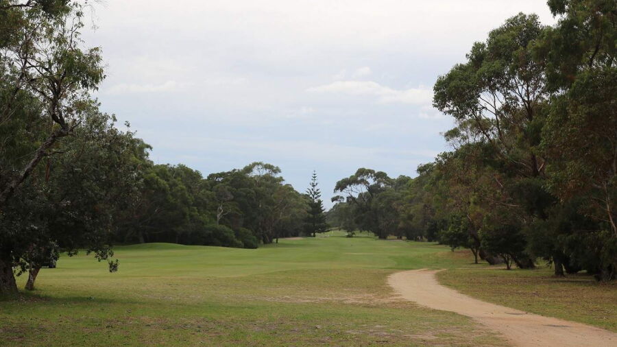 Lakes Entrance 13th hole