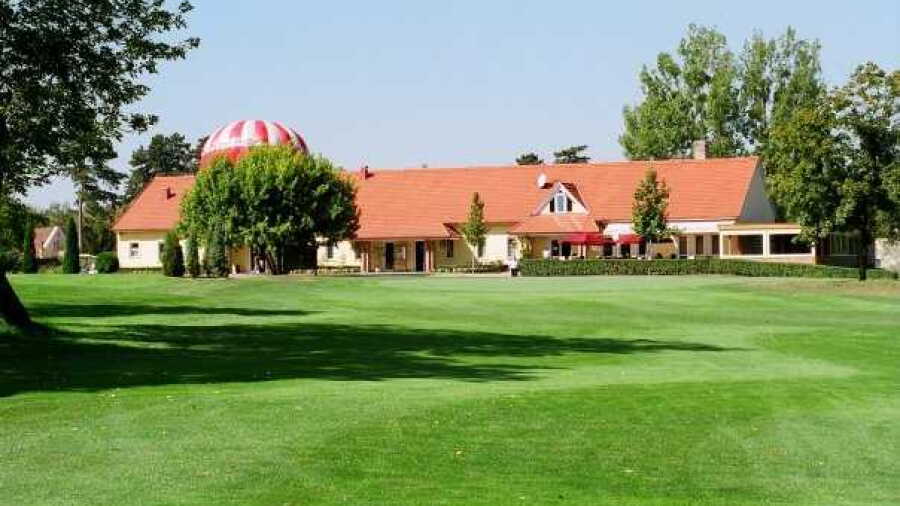 Old Lake GCC: Clubhouse