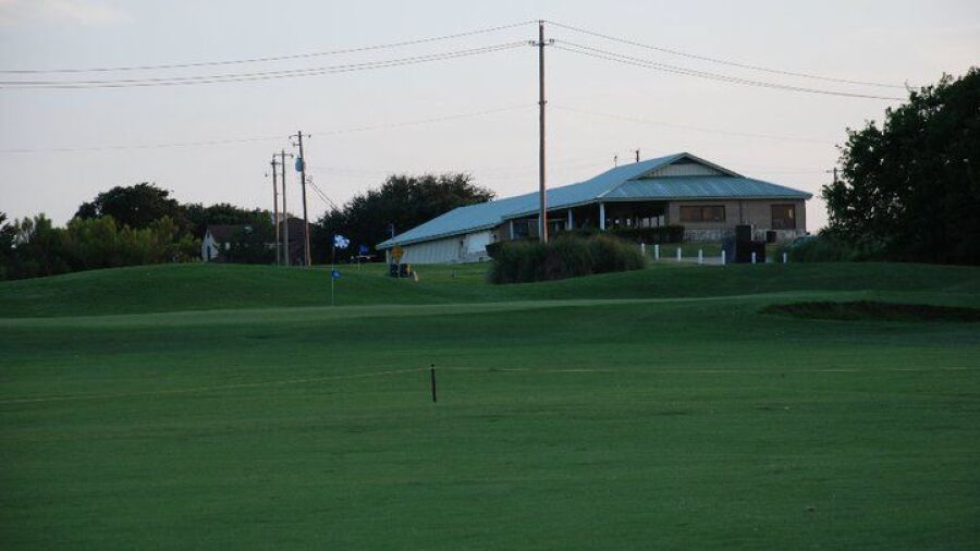 Bluebonnet Hill GC: Clubhouse