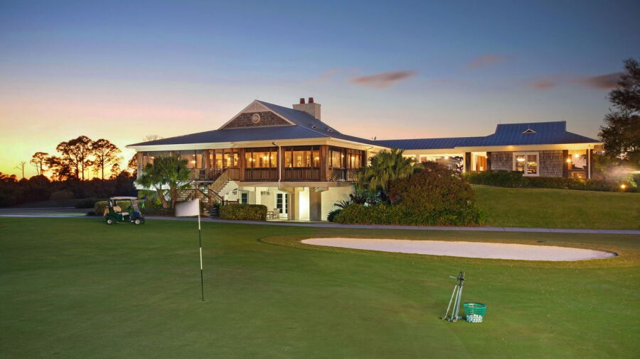 Medalist Village Golf: Clubhouse