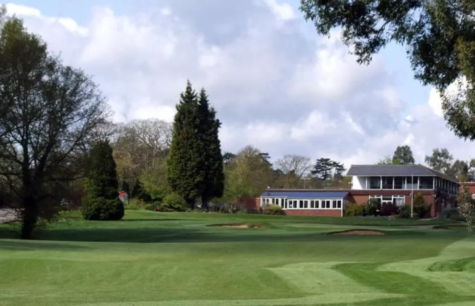 West Malling GC - Hurricane: #18 & clubhouse