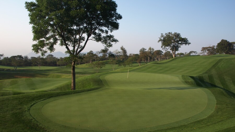 Fuego Maya Golf Course at La Reunion - hole 8