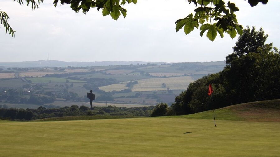 Ravensworth GC: Angel of the North on #18