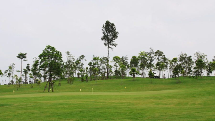 Royal Gems Golf City: Practice area