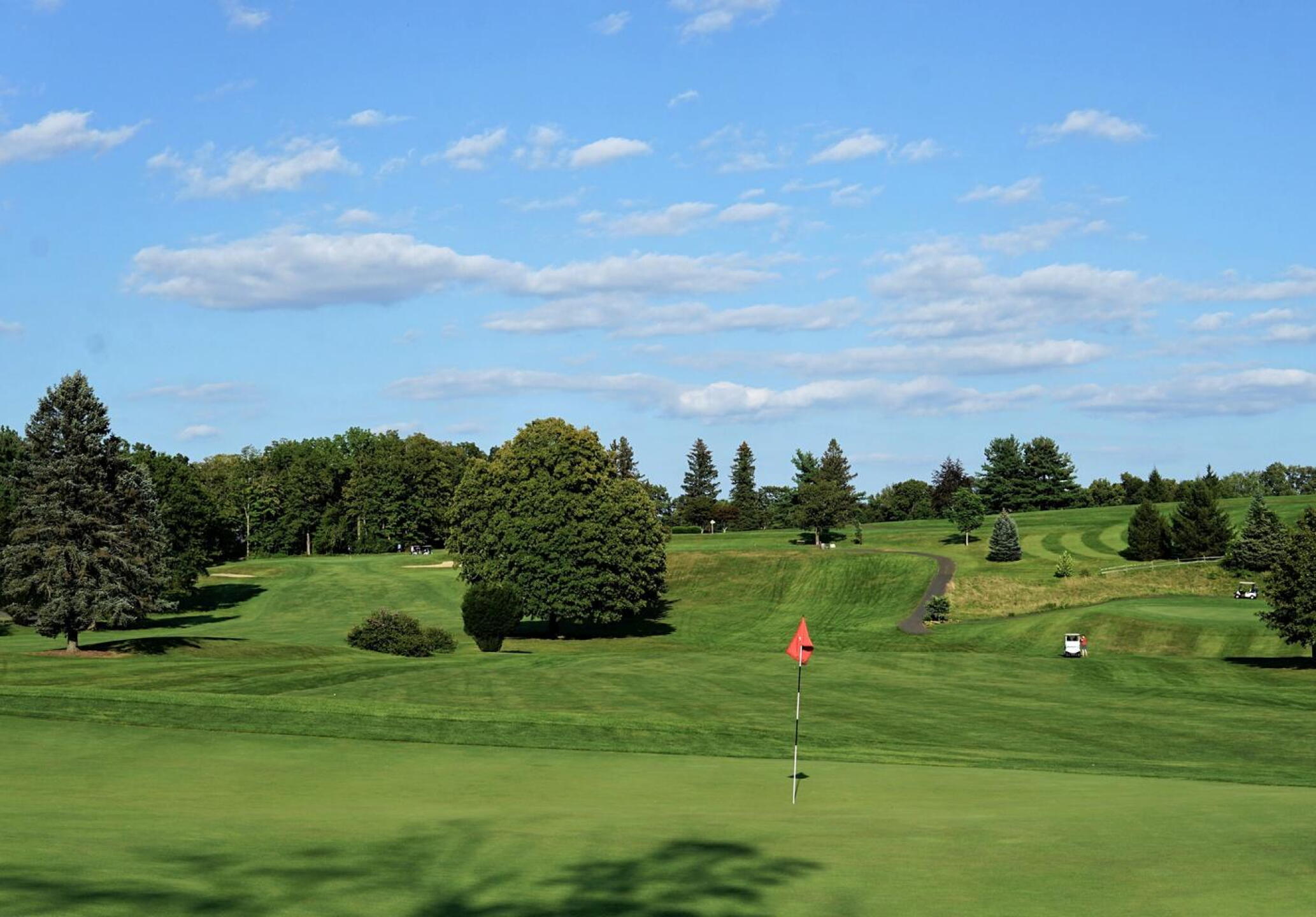 It may be a short-and-sweet par-4, but hole nine retains the feel of a classic finishing hole. A massive bunker, hidden from view here, defends the approach. (Photo submitted by AptlyLinked on 09/06/2023)