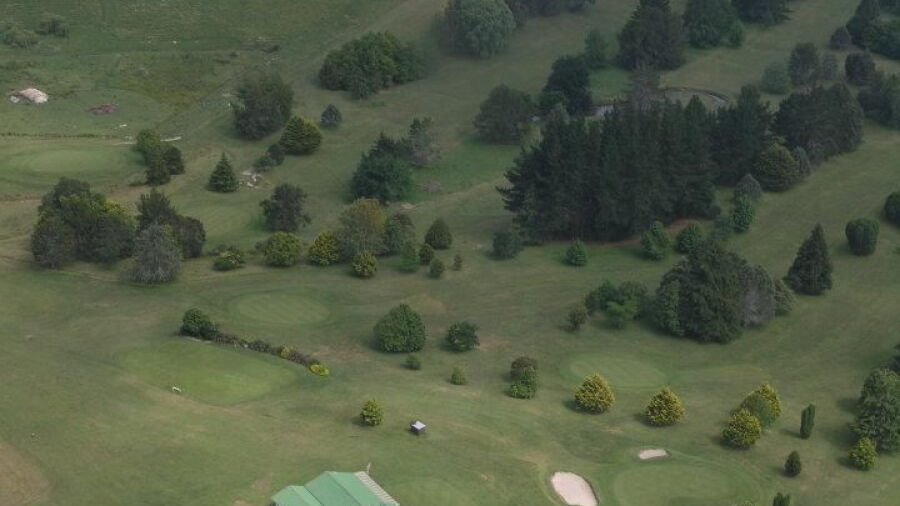 Stewart Alexander GC: Clubhouse & #18