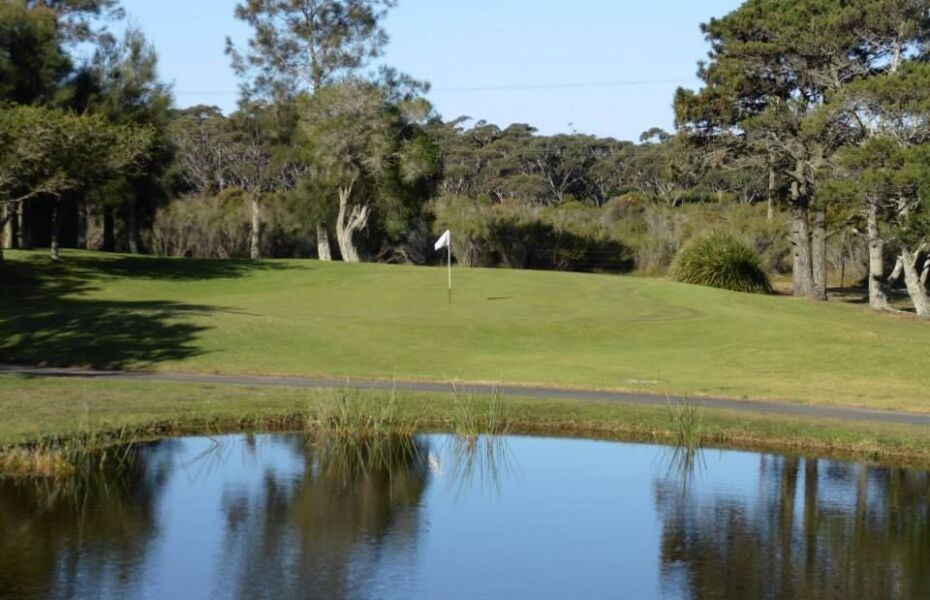Boomerang Public Golf Course in Maddens Plains, Illawarra, Australia