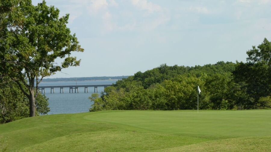 Chickasaw Pointe GC: #12