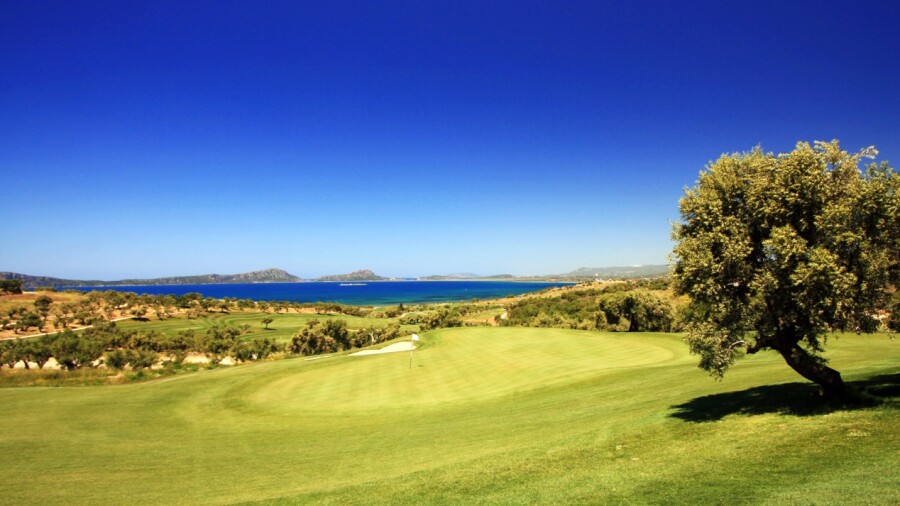 Bay golf course at Costa Navarino - par 3