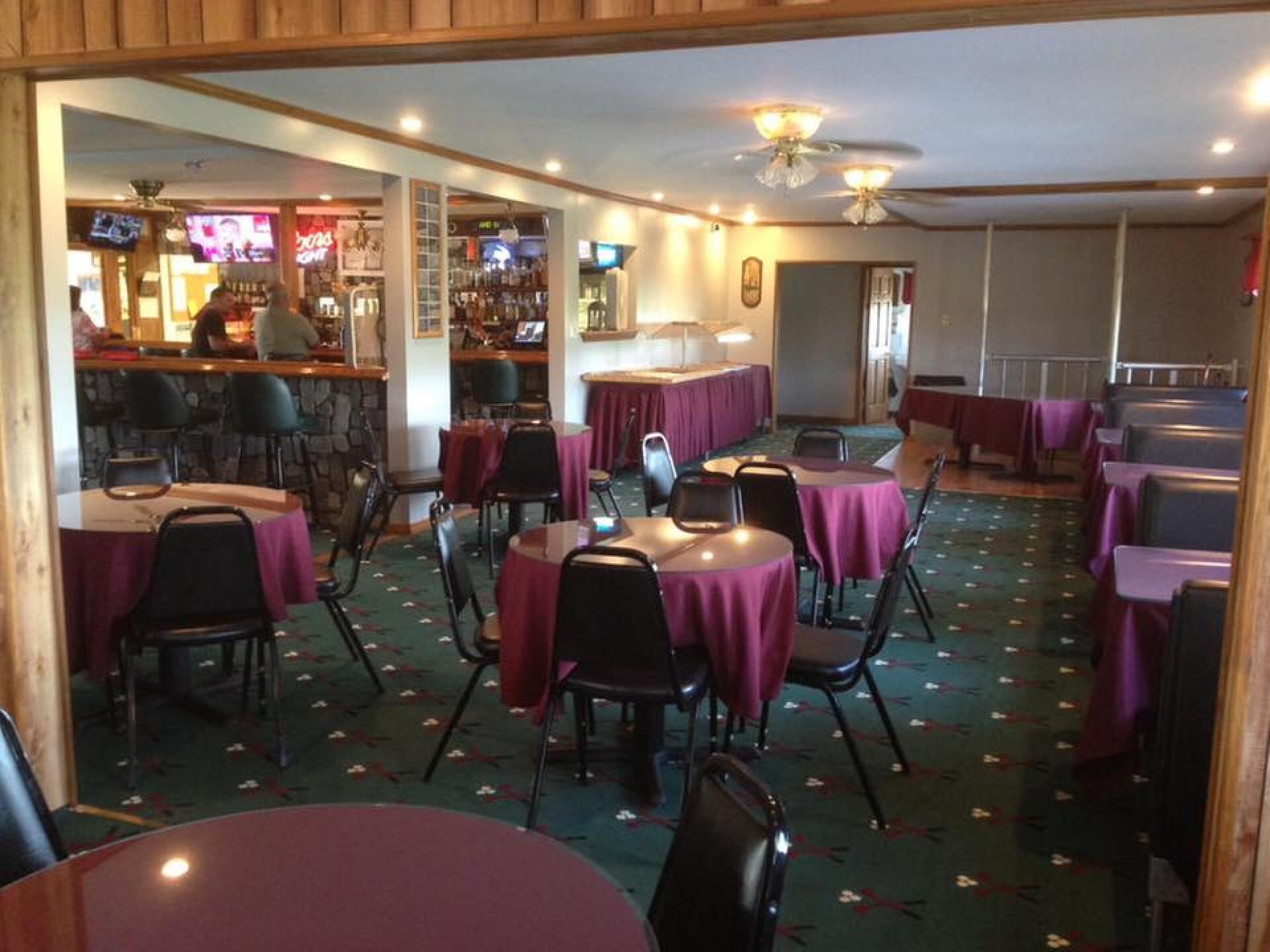 Dining area (Photo submitted by ohxUP6qdxeIeyVGvWqZd on 01/25/2020)