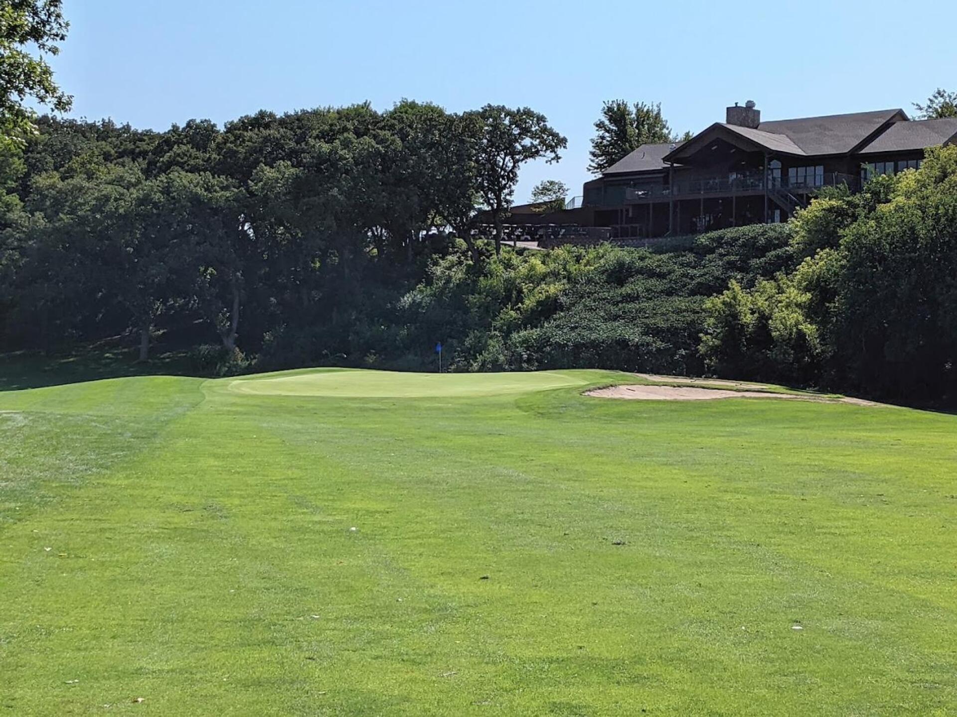 Hole 18 - the clubhouse in the background. (Photo submitted by GolferJake78 on 09/07/2021)