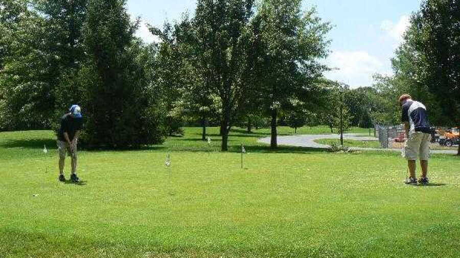 Par-3 Golf At Sandy Bottom Park: Practice area