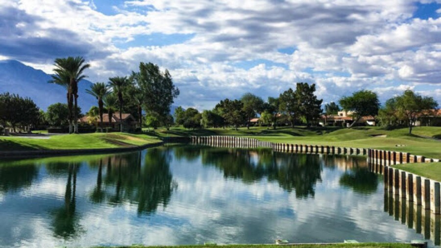 20 - Living The Green - November 2015 - arebb77