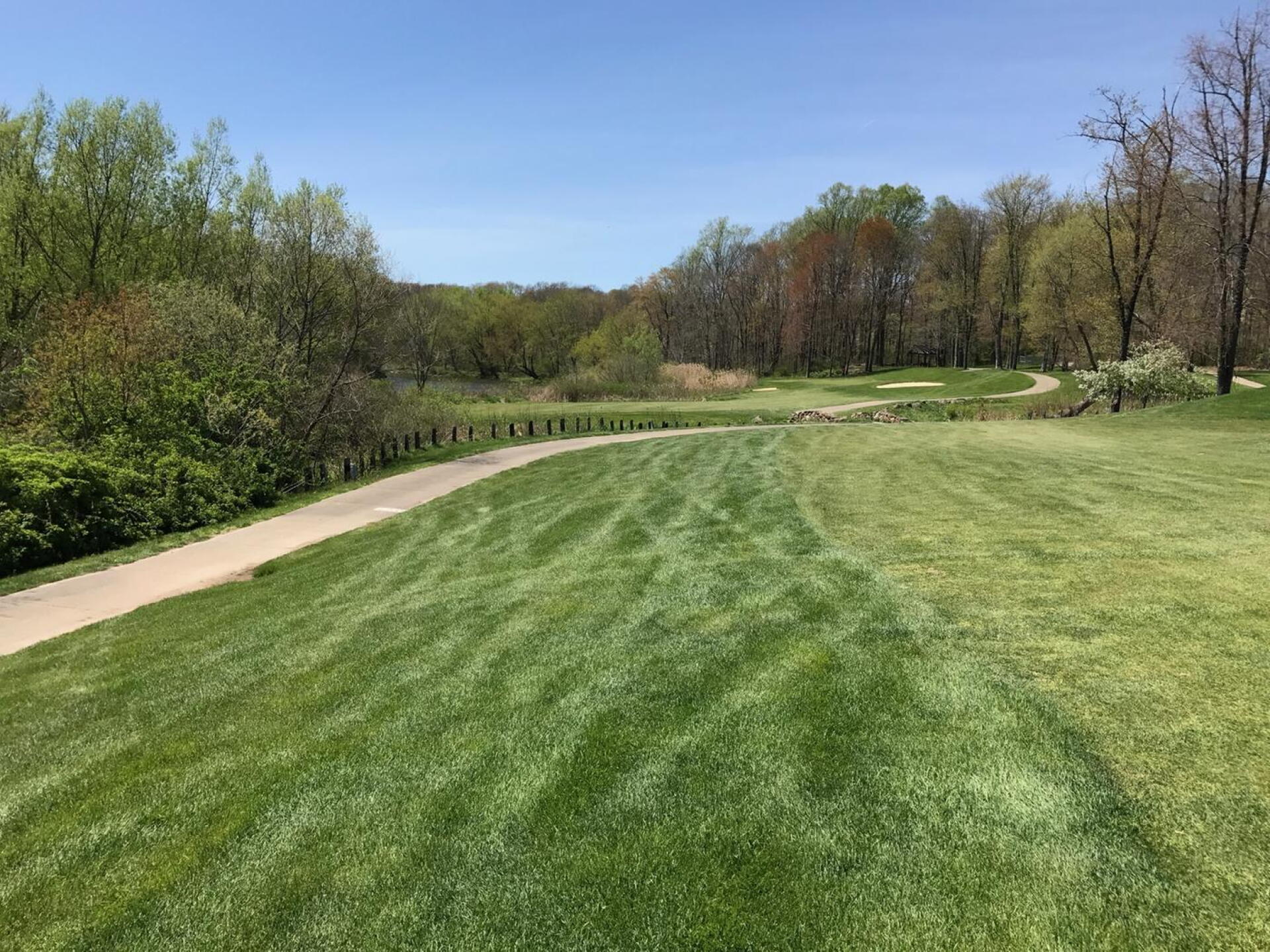 The reachable par 5 14th with the Cuyahoga River on the left. (Photo submitted by carolinadad on 04/25/2017)