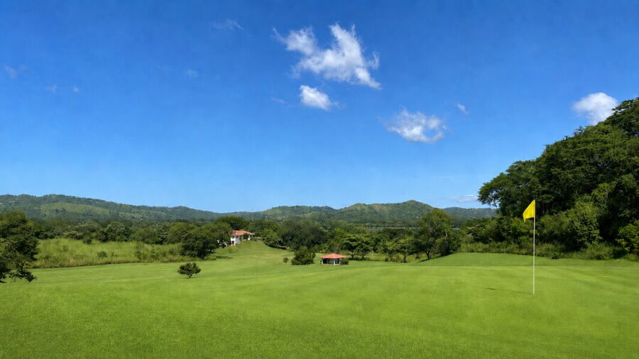 Tres Volcanes GCC