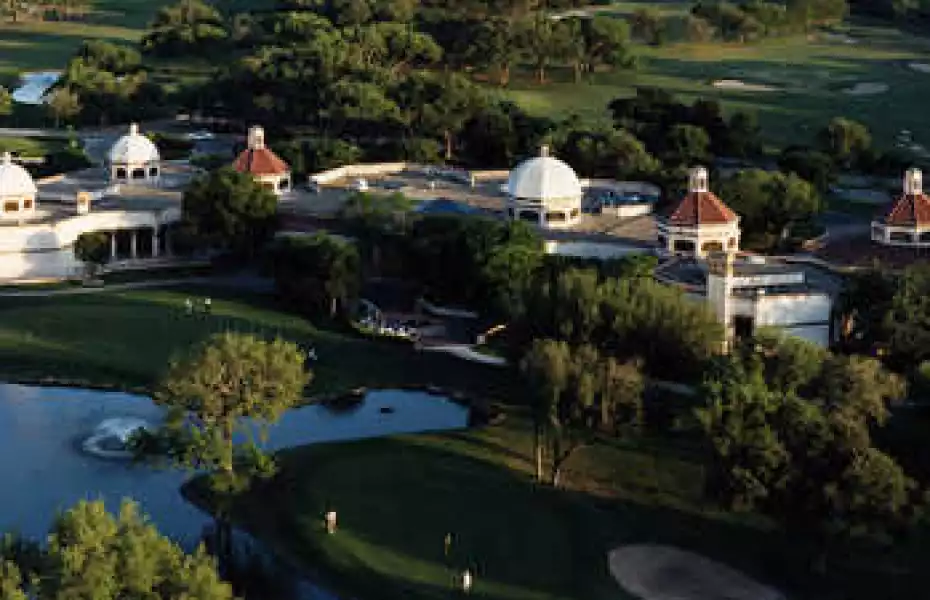 Dominion CC: clubhouse & #18