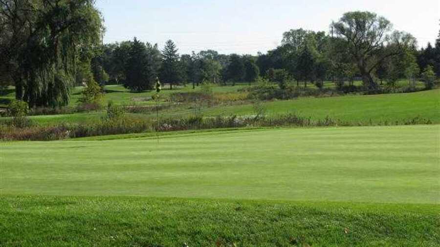 Sylvan Glen: 1st green